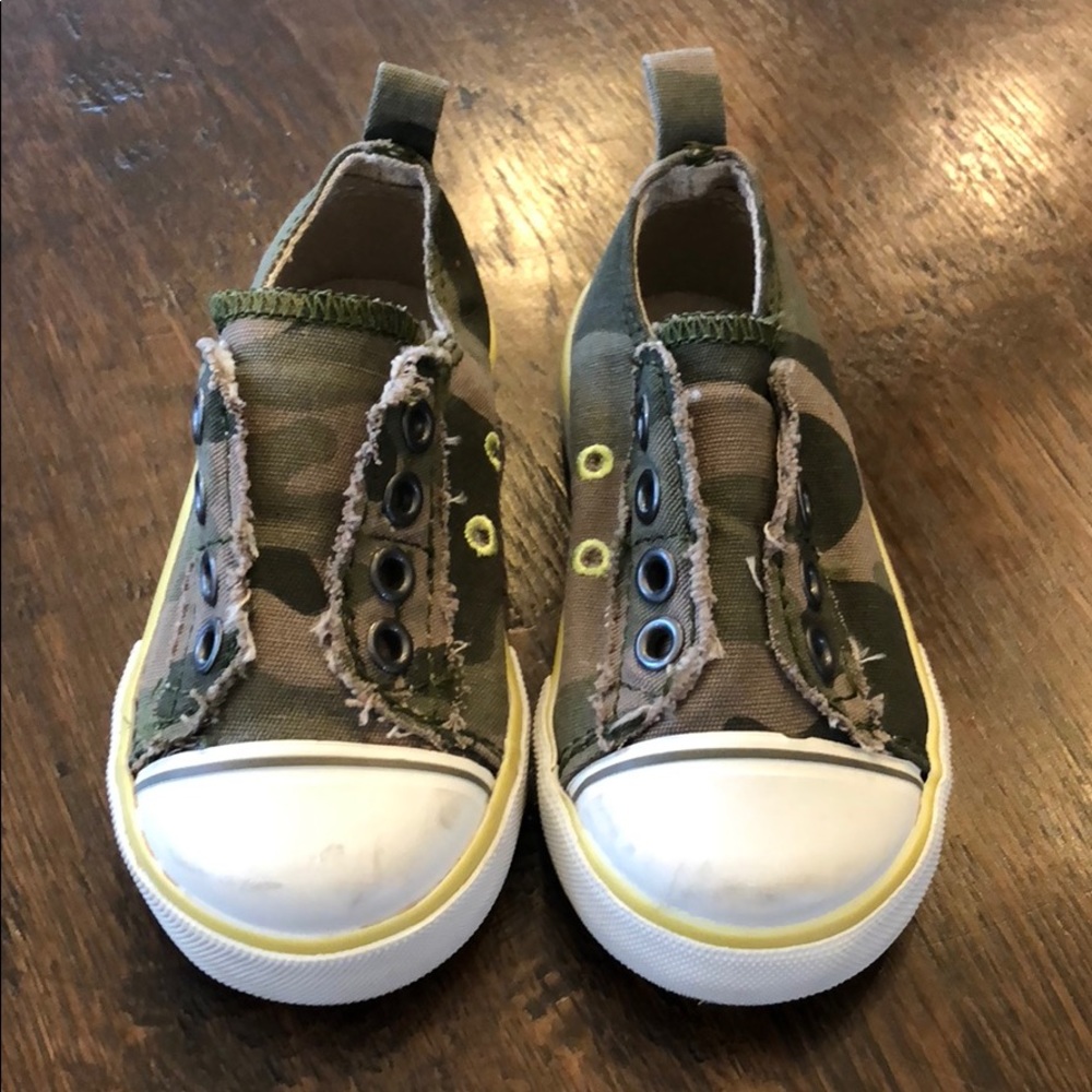 Old Navy Child’s Camo slip on size 5